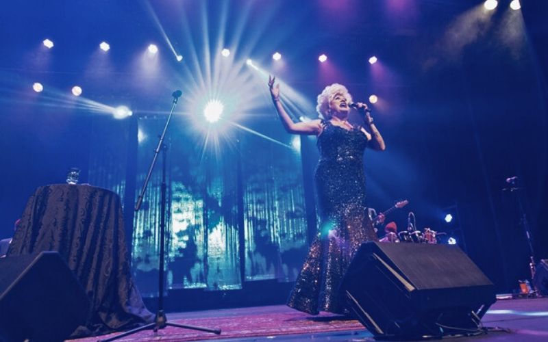 Nany People estreia no Teatro Riachuelo com seu novo show.