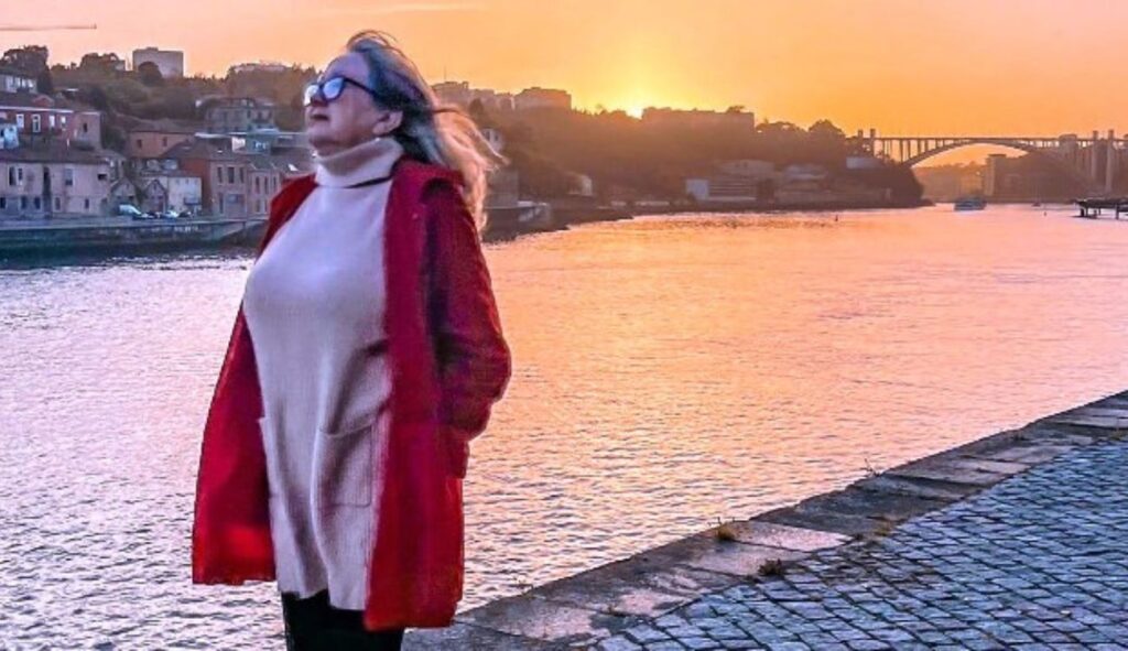 Olivia Garimpando por aí no Porto, Portugal