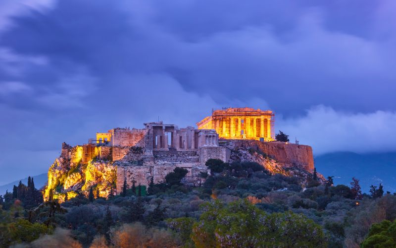Acrópole, em Atenas, na Grécia e o overtourism, o turismo excessivo