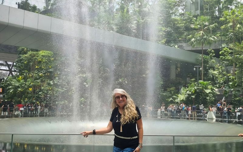 Olivia no aeroporto de Changi em SIngapura