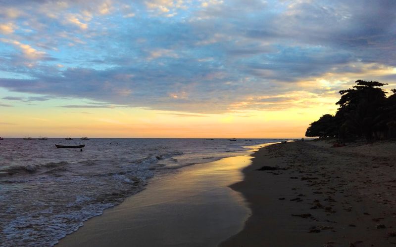 Fim de tarde na praia de Cumuruxatiba no sul da Bahia.