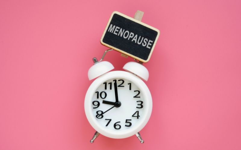 Descubra tudo sobre menopausa: sintomas, fases, tratamentos, mudanças no corpo e dicas para viver essa fase com saúde, bem-estar e autoestima. Guia completo e atualizado para mulheres.