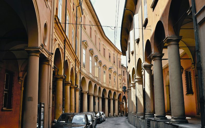 Ruas de Bolonha, nesse guia de Bolonha, na Italia