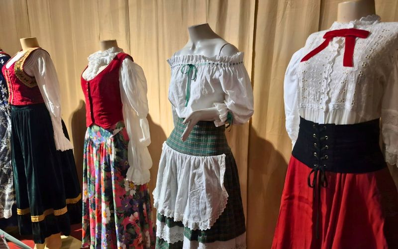 \vestidos no memorial da Costura na Festa da Polenta, nas Montanhas Capixabas, no Espírito Santo.