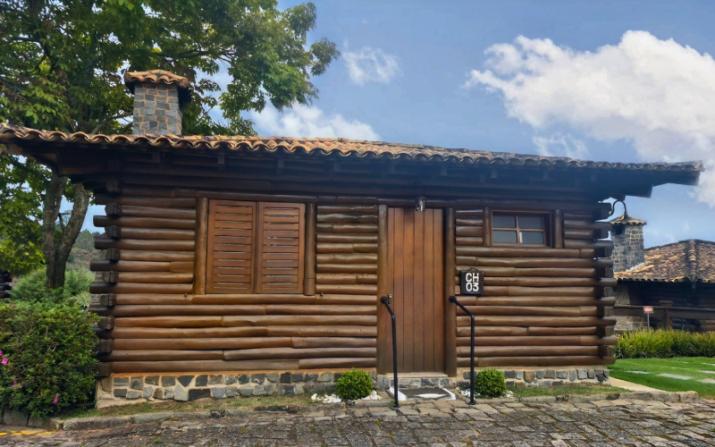 A suíte standard na Pousada Peterle nas Montanhas Capixabas