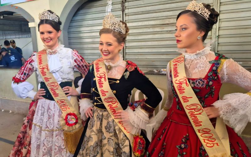 Rainha e princesas durante a Festa da Polenta nas Montanhas Capixabas, no Espírito Santo.