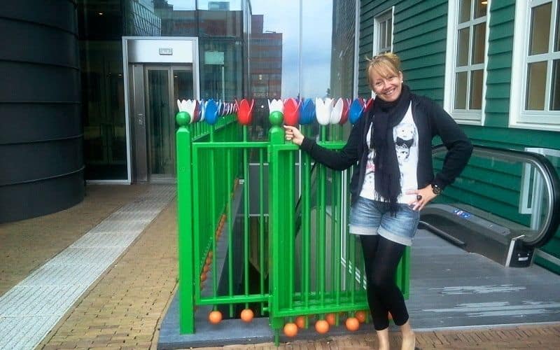 Olivia em Zaadam, na Holanda, pertinho de Amsterdã